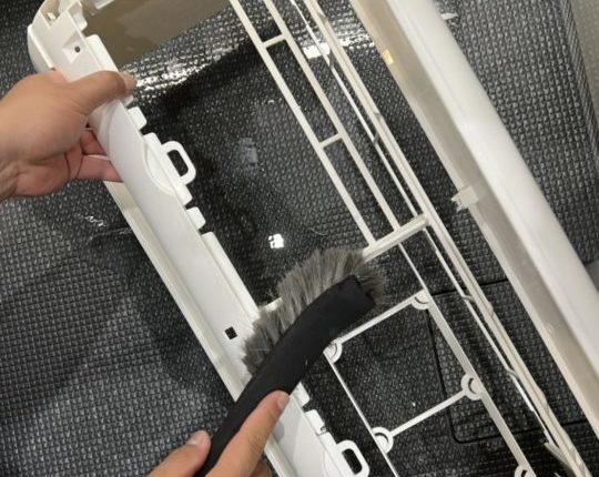 カバーやフィルターなど外した部品を洗浄