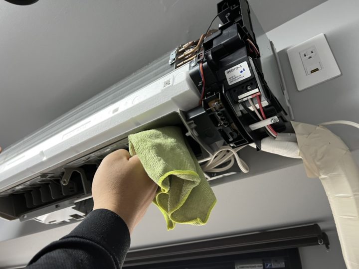 エアコン内部、部品などを拭取り乾燥